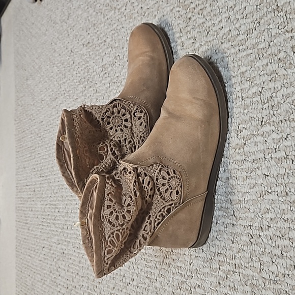 Justice Bohemian Lacy Slip On Lace and Suede Slouchy Booties Ankle Boots - Picture 1 of 7